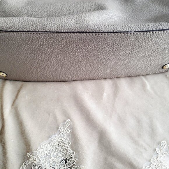 Micheal Kors Cream Tote Purse - Picture 4 of 11